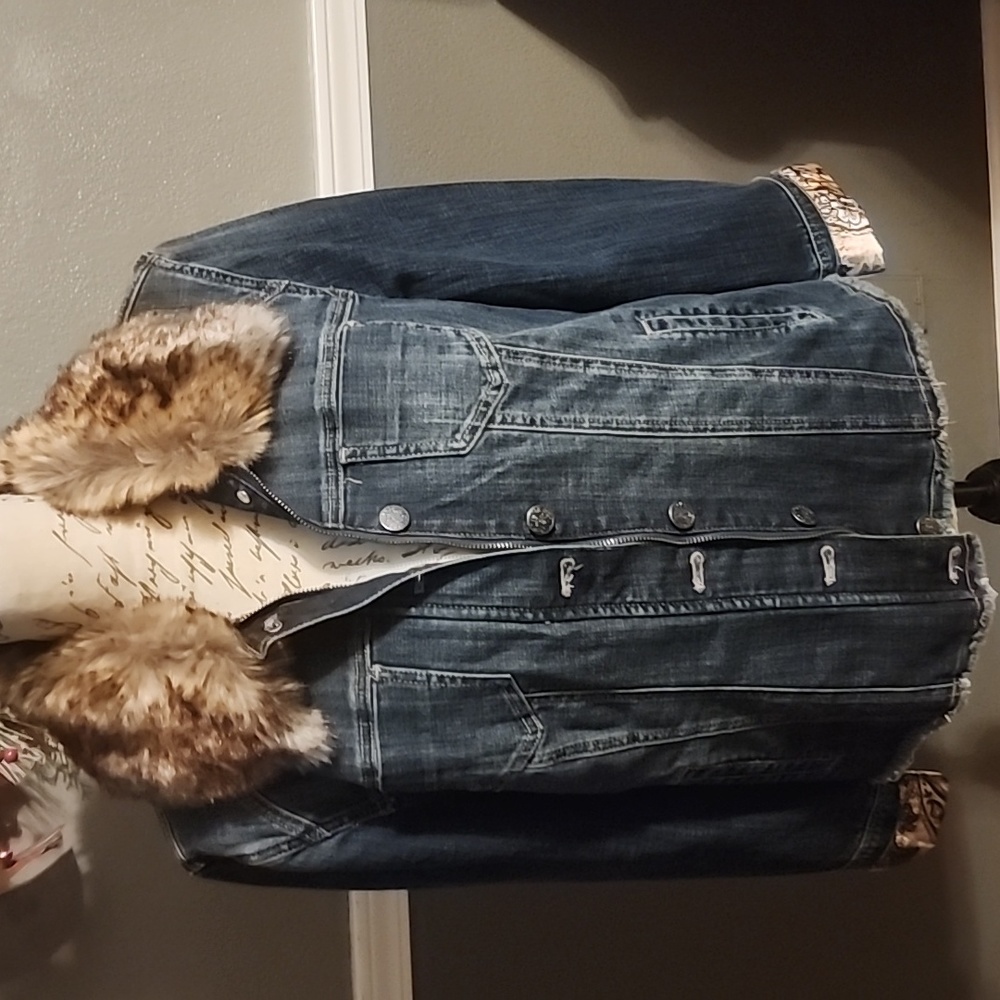 Chicos denium jacket with fur collar